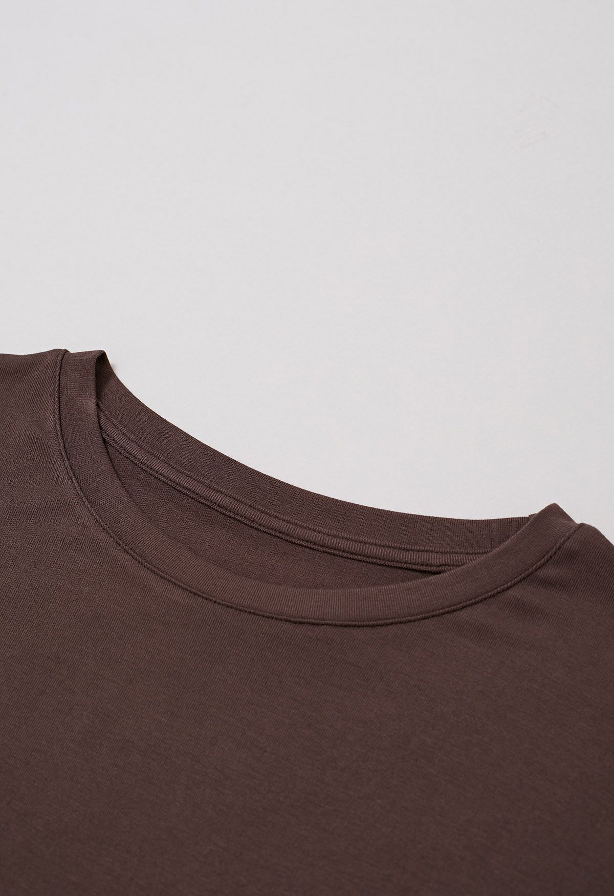 Pocket Trim Rolled Cuff T-Shirt in Brown