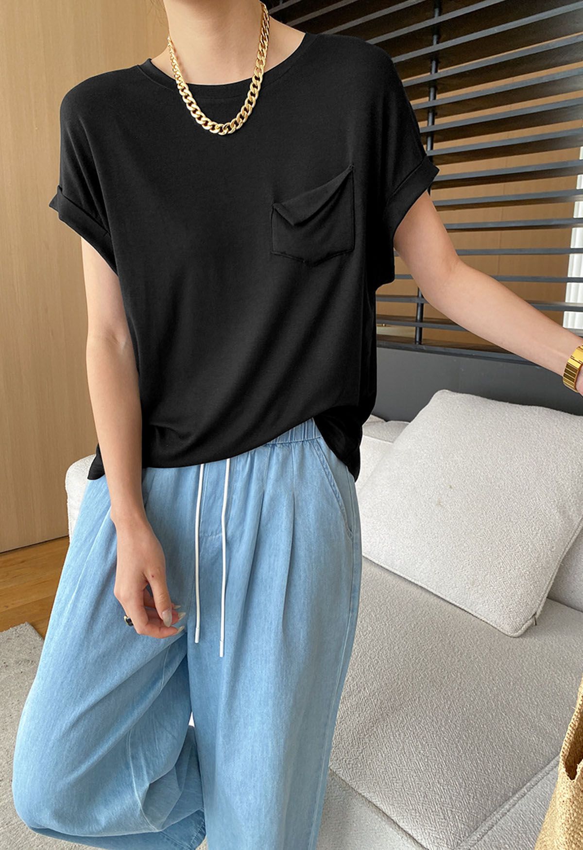 Pocket Trim Rolled Cuff T-Shirt in Black