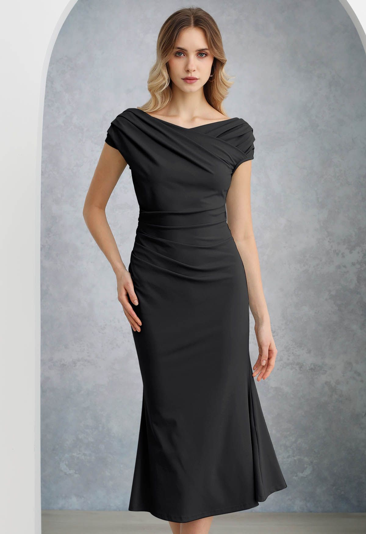 Black dress with criss cross neckline best sale