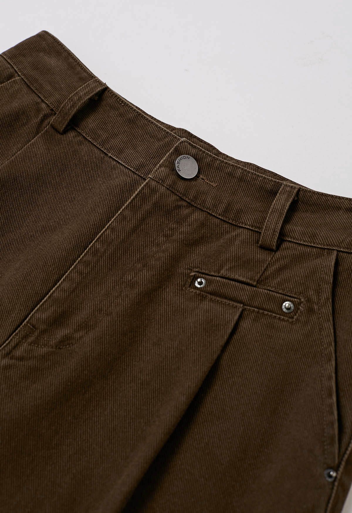 Sleek Pocket Detail Straight-Leg Jeans in Brown