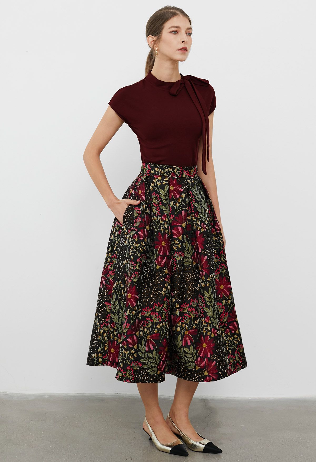 Cheerful Daisy Field Jacquard Pleated Midi Skirt in Black