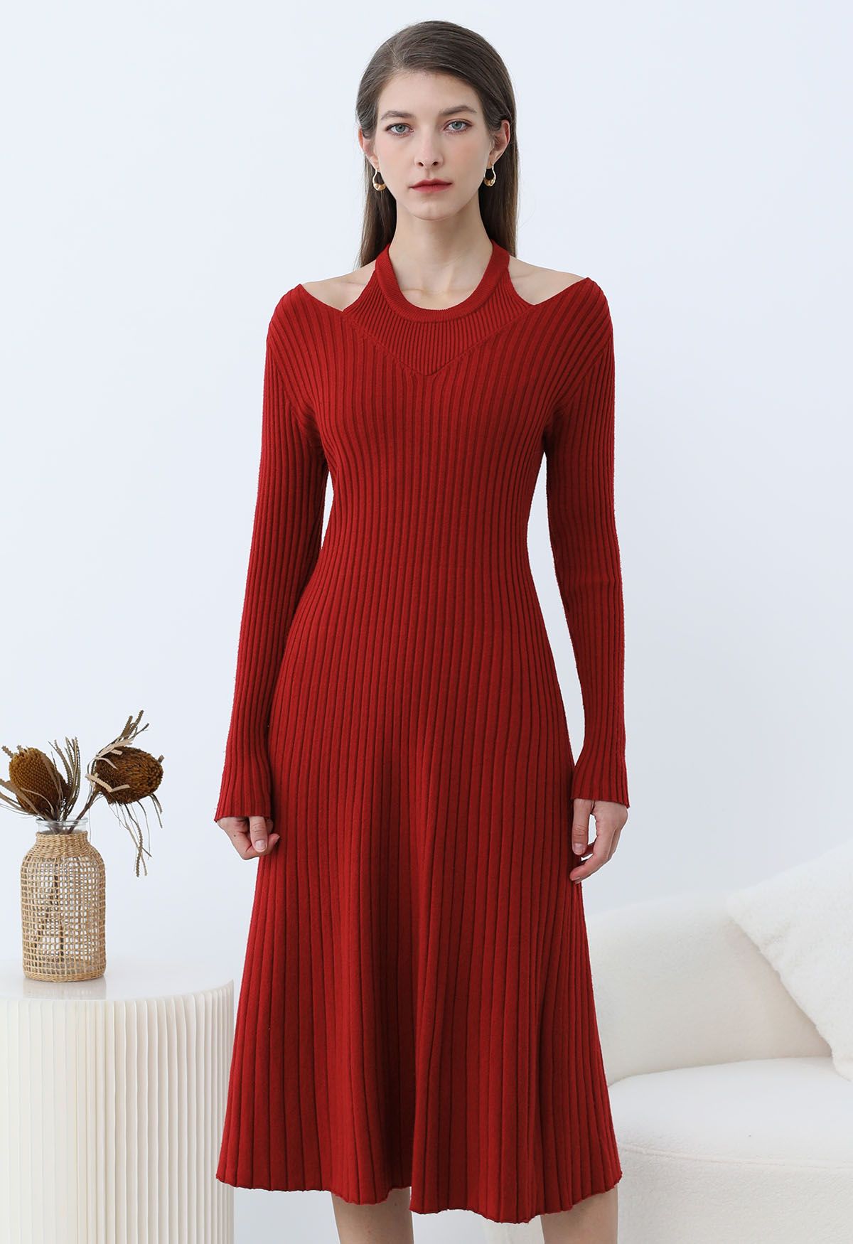 Cutout Neckline Ribbed Knit Midi Dress in Red