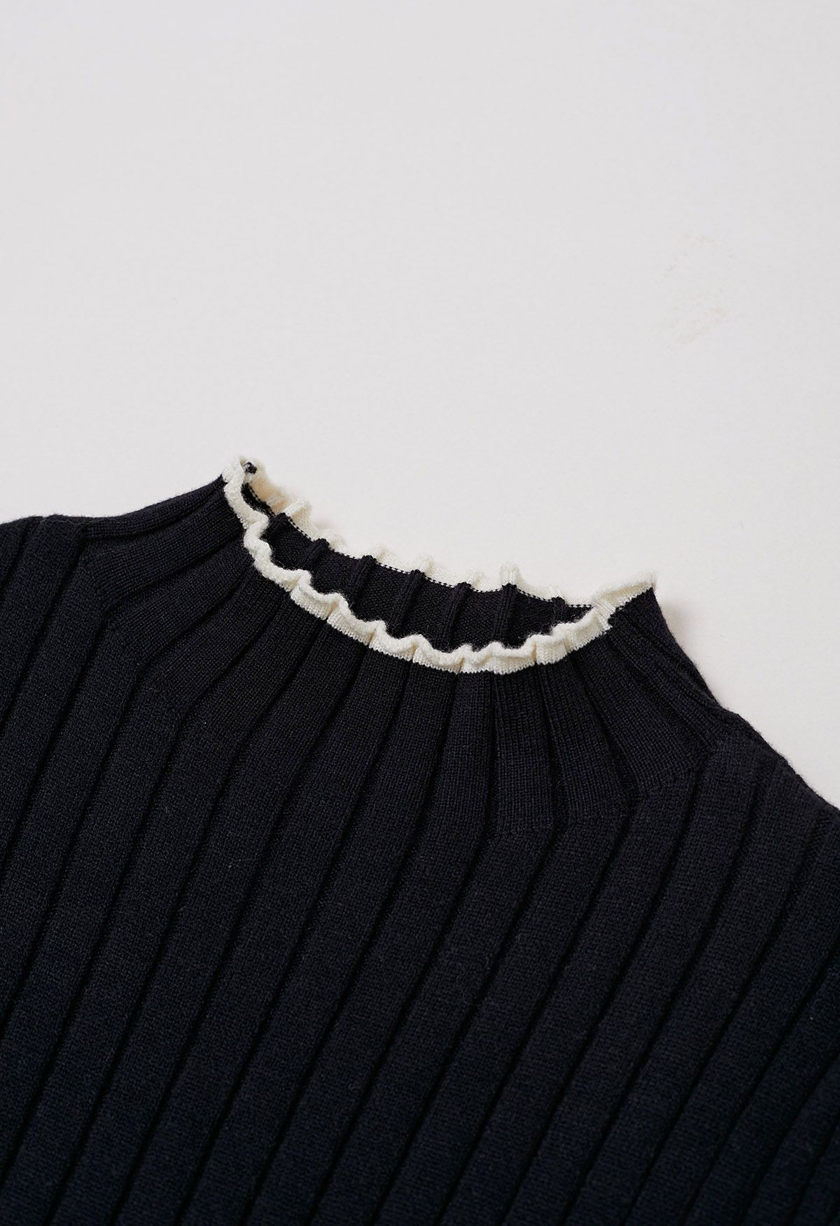 Inventive Contrast Striped Belted Ribbed Knit Dress in Black