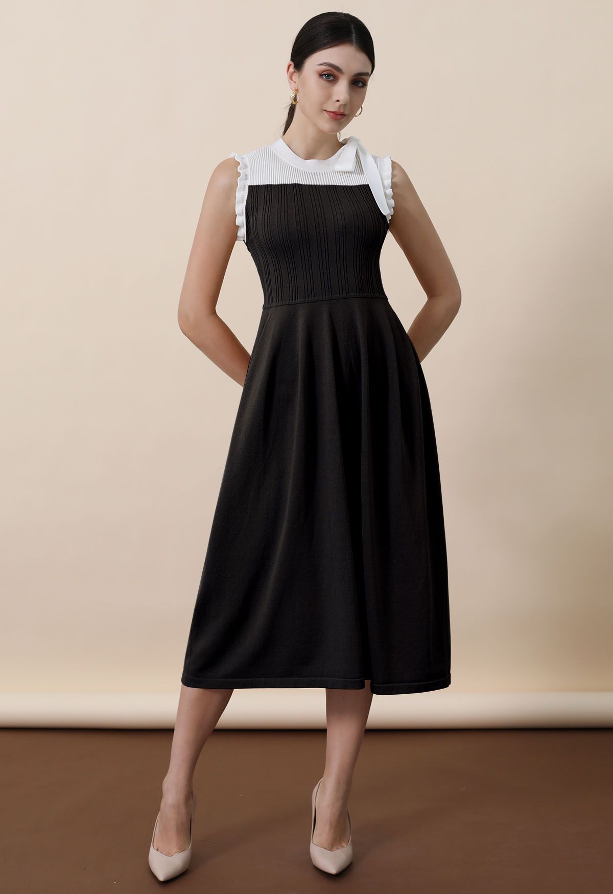 Bowknot Shoulder Ruffle Sleeveless Knit Midi Dress in Black