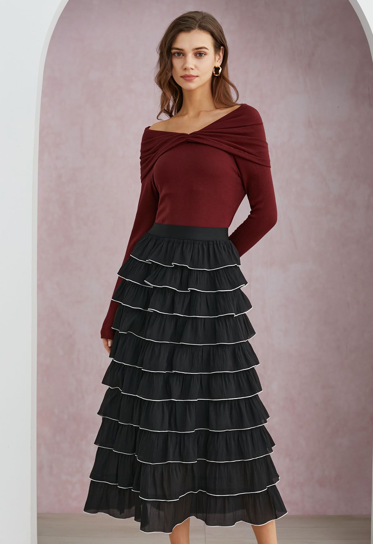 Contrasting Edges Tiered Ruffle Maxi Skirt in Black