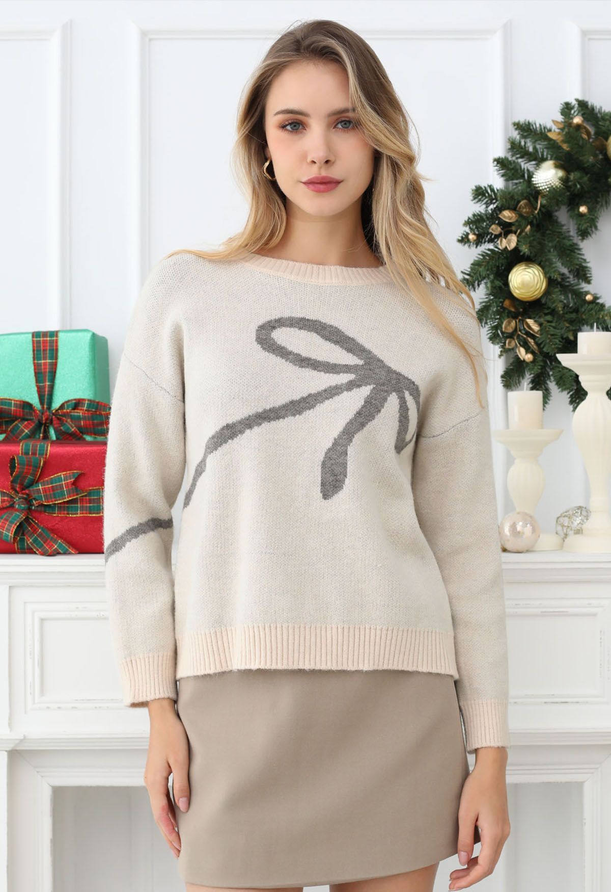 Contrast Color Boucle Bow Knit Sweater in Ivory