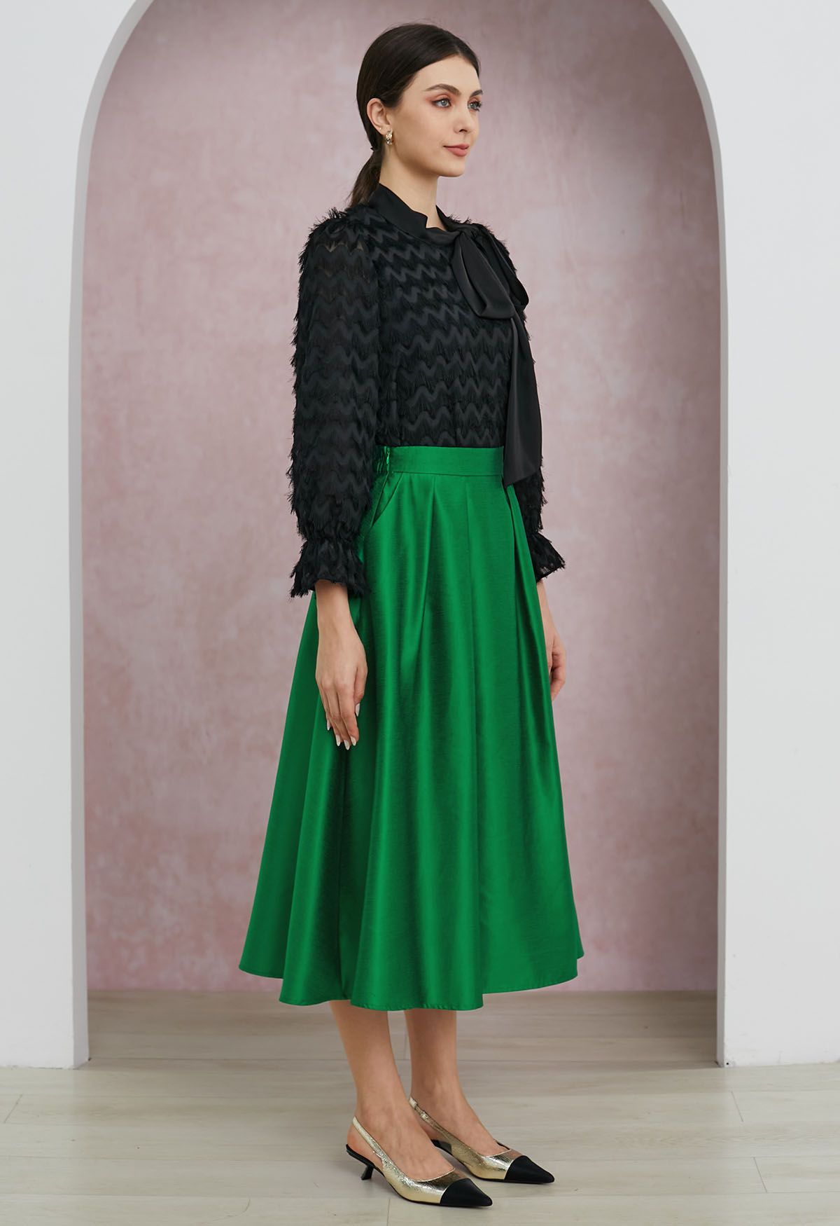 Sleek Side Pockets Pleated A-Line Midi Skirt in Green