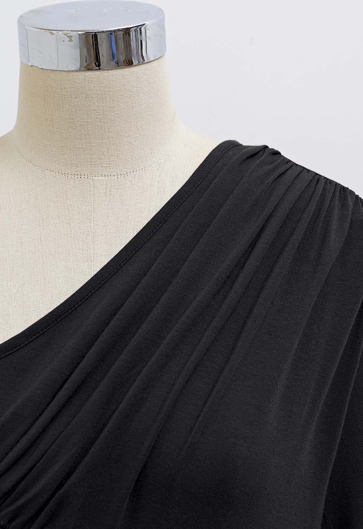 Oblique Ruched Neckline Fitted Top in Black