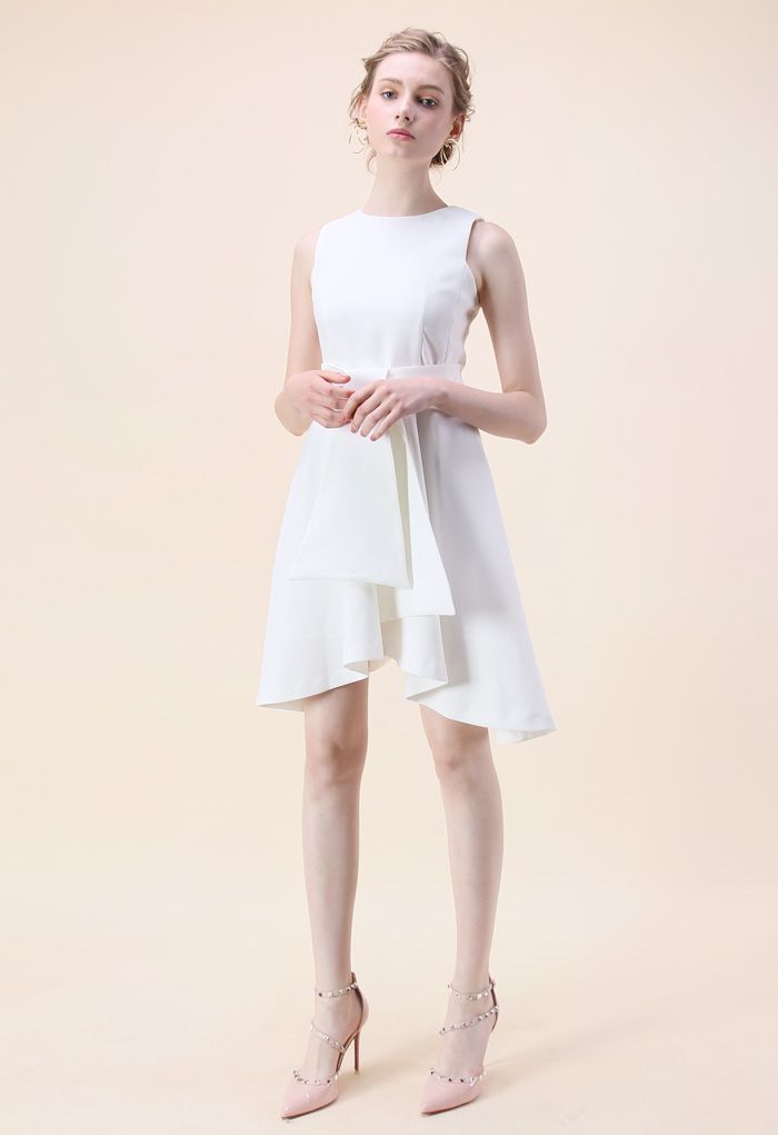 Tie with Daintiness Sleeveless Dress in White