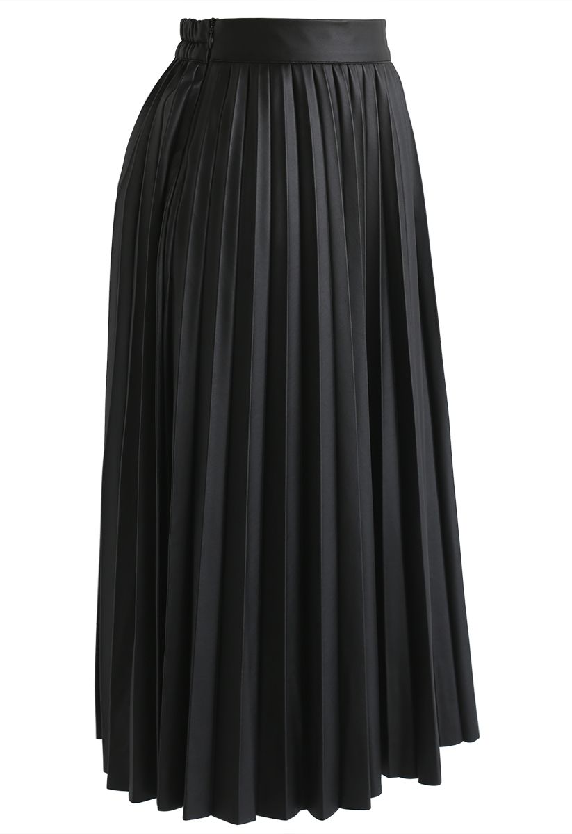 Faddish Gloss Pleated Faux Leather A-Line Skirt in Black