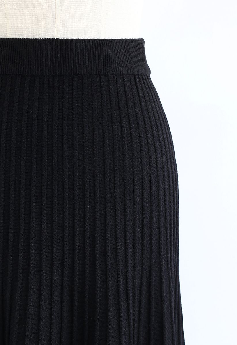 Lace Hem Pleated A-Line Knit Skirt in Black