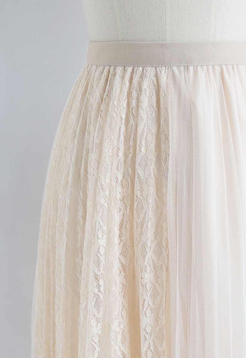 Lace Splicing Tulle Mesh Skirt in Cream