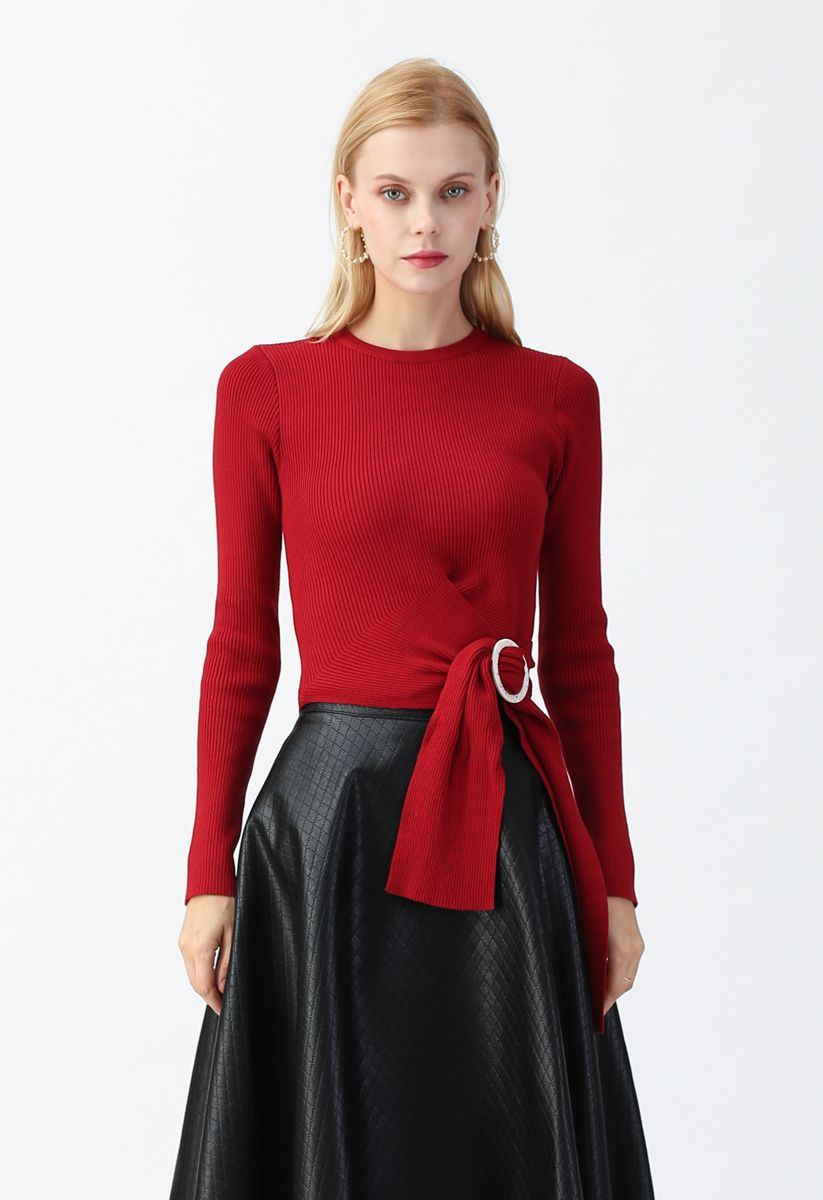 O-Ring Knot Fitted Knit Crop Top in Red