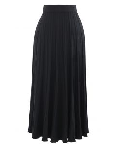 Solid Pleated Knit Skirt in Black
